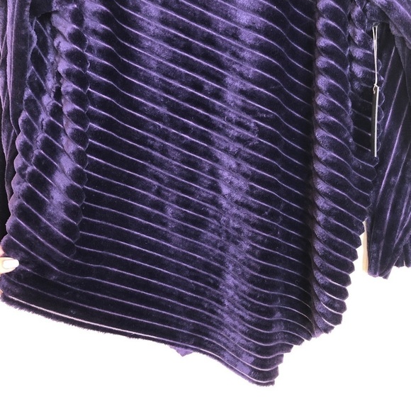 New Vince Camuto Asymmetrical Velvet Burnout Velour Top in Blackberry Purple - Picture 6 of 11